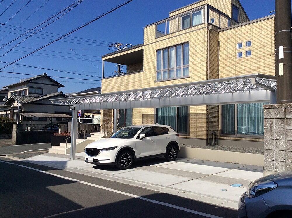 間口10m大型カーポートのリガーデン｜浜松市の外構・エクステリア専門店 まろうど