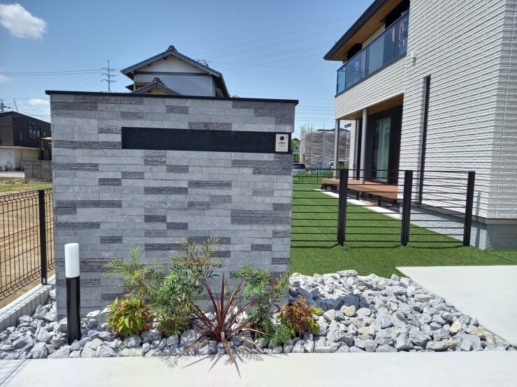 デザインパターンを選べる天然石の門壁がスタイリッシュでかっこいい♪｜浜松市の外構・エクステリア専門店 まろうど