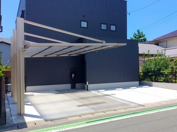 直線的でスタイリッシュなカーポート「ダブルフェース」で叶う開放的な外観｜浜松市の外構・エクステリア専門店 まろうど