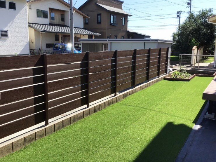 樹脂デッキと樹脂フェンスでナチュラルなお庭に｜浜松市の外構・エクステリア専門店 まろうど