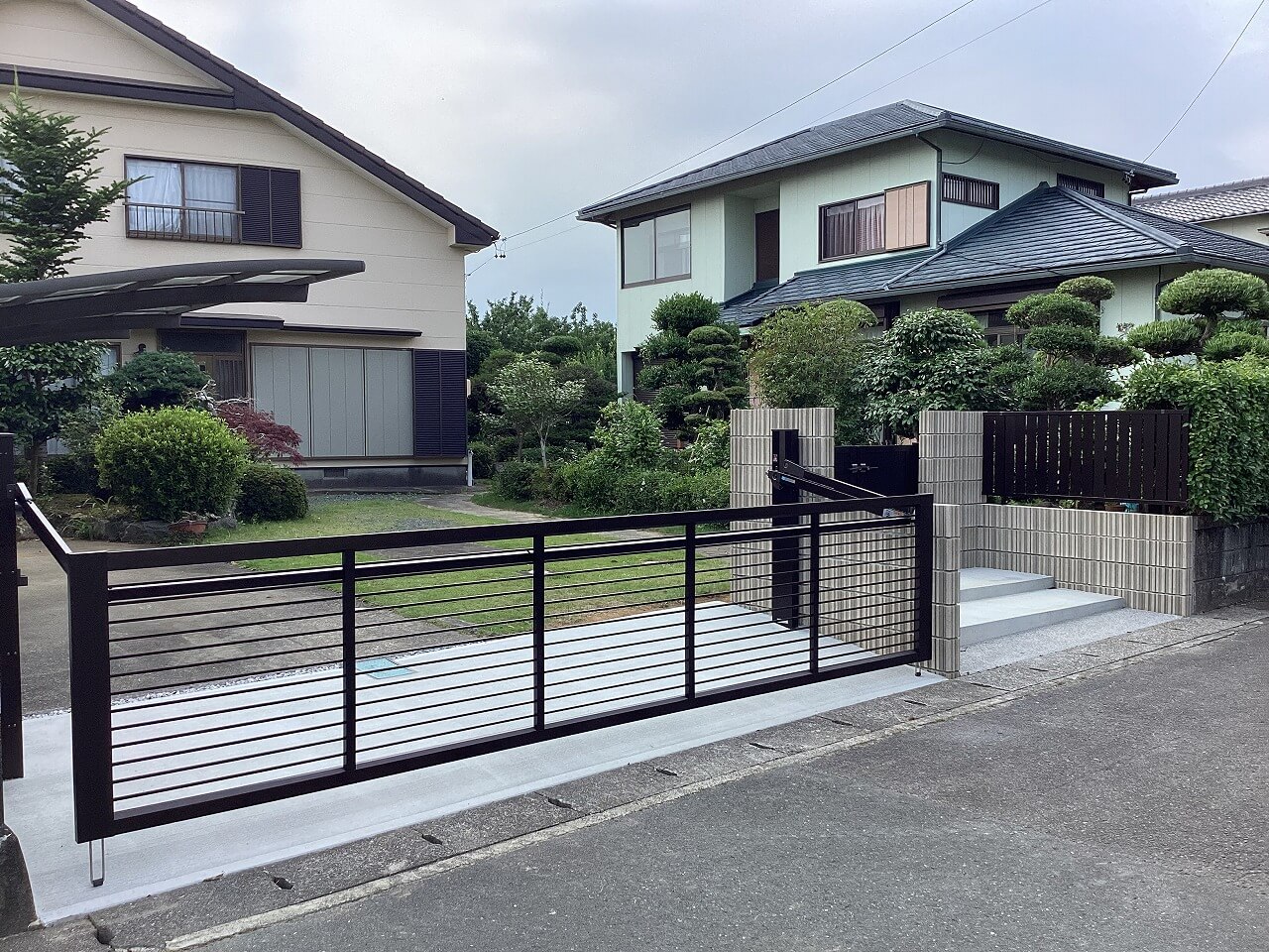 お家の門周りを一新！電動タイプの跳ね上げ門扉も便利！｜浜松市の外構・エクステリア専門店 まろうど