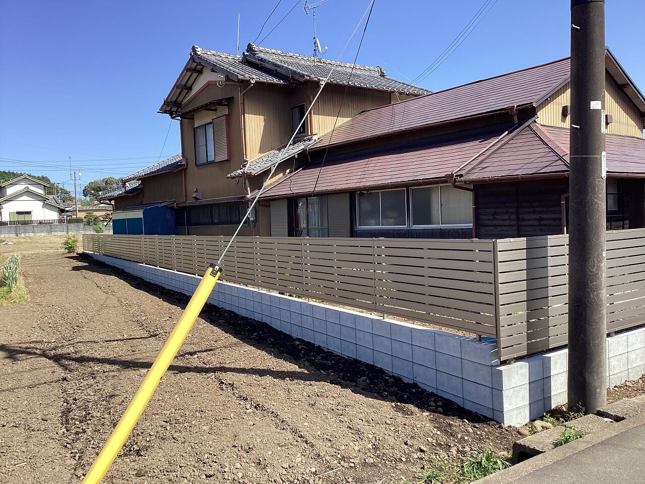 敷地の高低差を考慮してフェンスを施工しました｜浜松市の外構・エクステリア専門店 まろうど