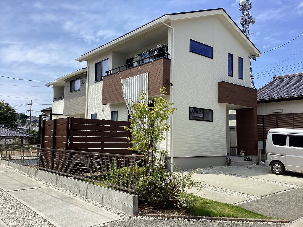 美しい木目調で統一感のあるお庭になりました｜浜松市の外構・エクステリア専門店 まろうど