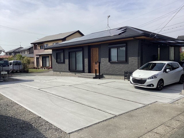 広い敷地にはコンクリートで雑草の心配なし！水はけも良くしました！｜浜松市の外構・エクステリア専門店 まろうど