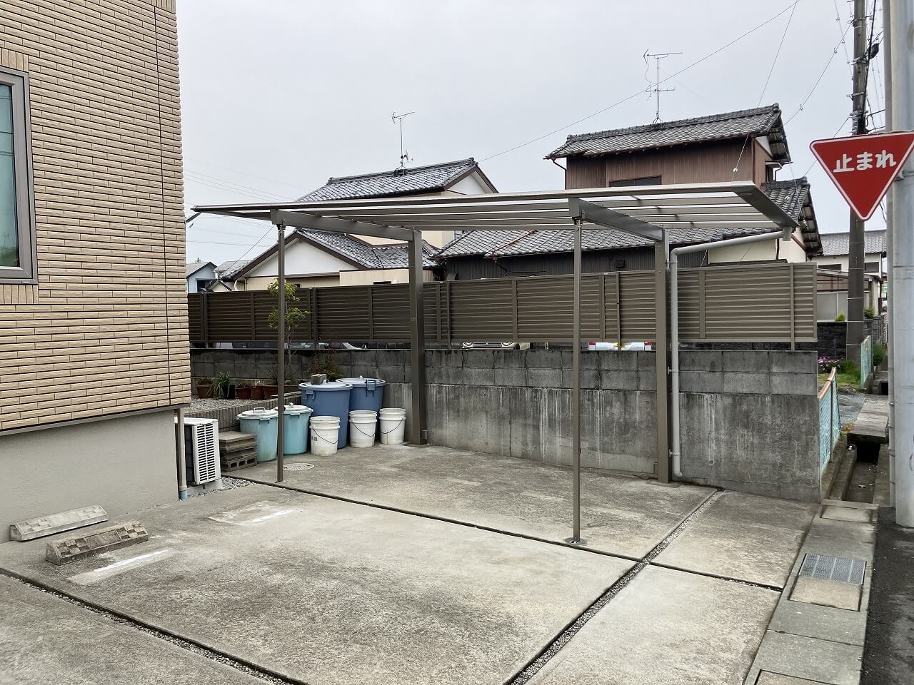 三協アルミのスカイリードで、シンプル＆スマートなカーポート空間に｜浜松市の外構・エクステリア専門店 まろうど