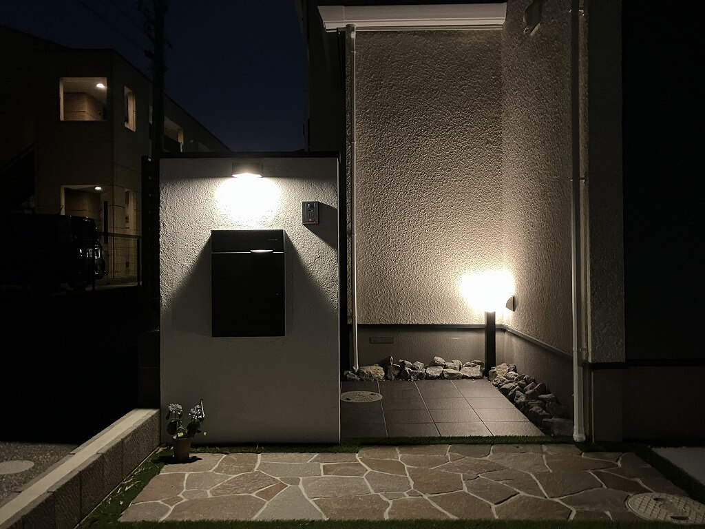 夜の帰宅時も安心！照明の工夫が光る新築外構｜浜松市の外構・エクステリア専門店 まろうど