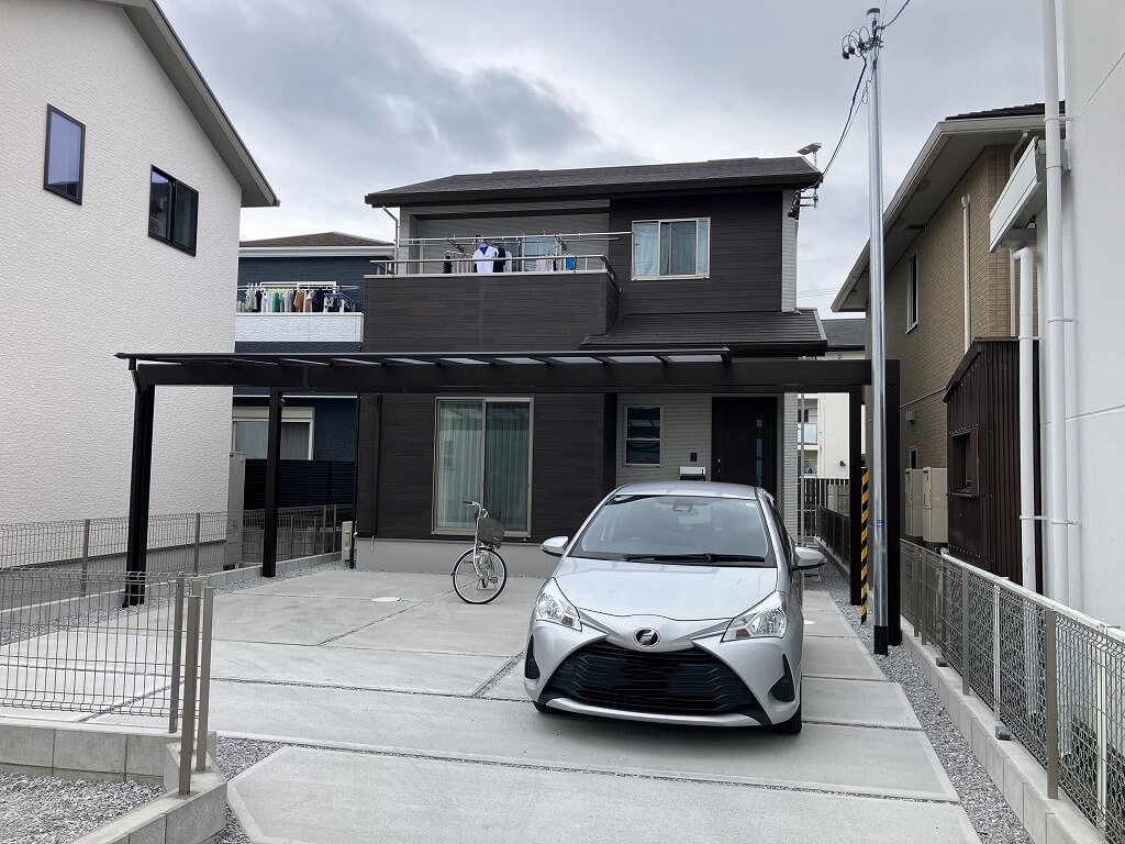 敷地いっぱいに梁を延長したカーポートを設置しました。｜浜松市の外構・エクステリア専門店 まろうど