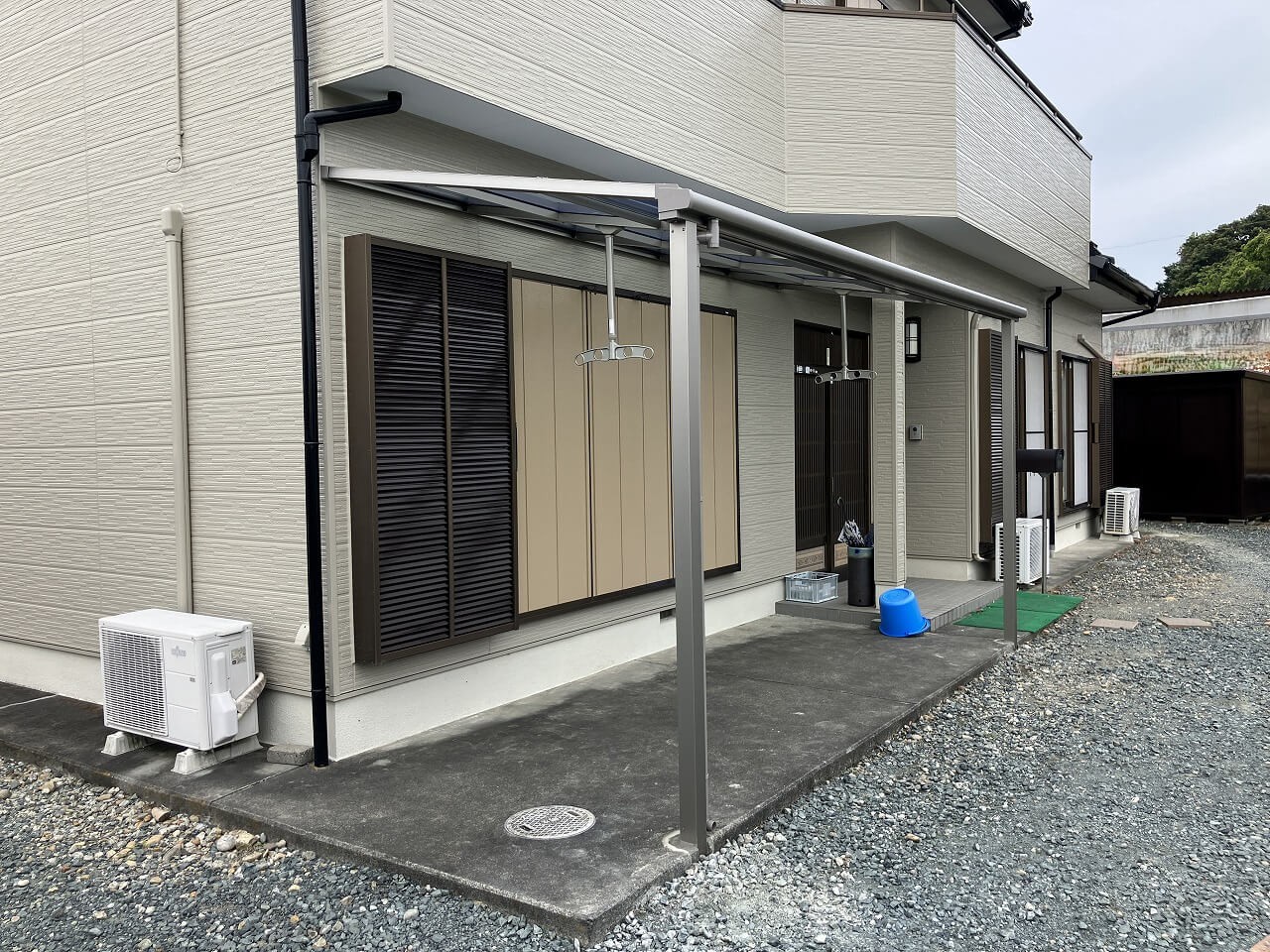 洗濯動線を快適に 〜テラス屋根で叶える、雨の日の安心とゆとり〜｜浜松市の外構・エクステリア専門店 まろうど