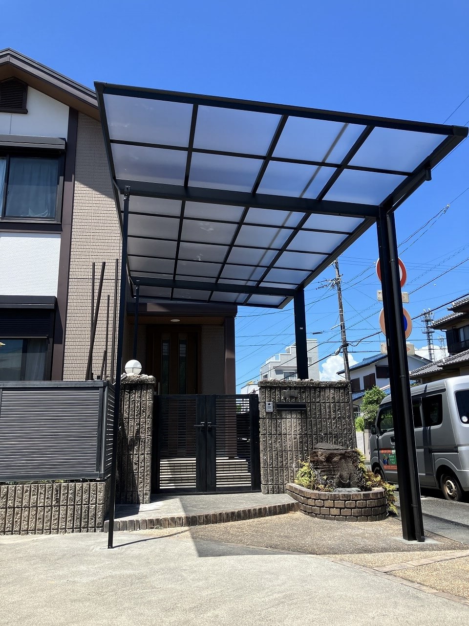 カーポートで実現！雨でも濡れない玄関アプローチ｜浜松市の外構・エクステリア専門店 まろうど