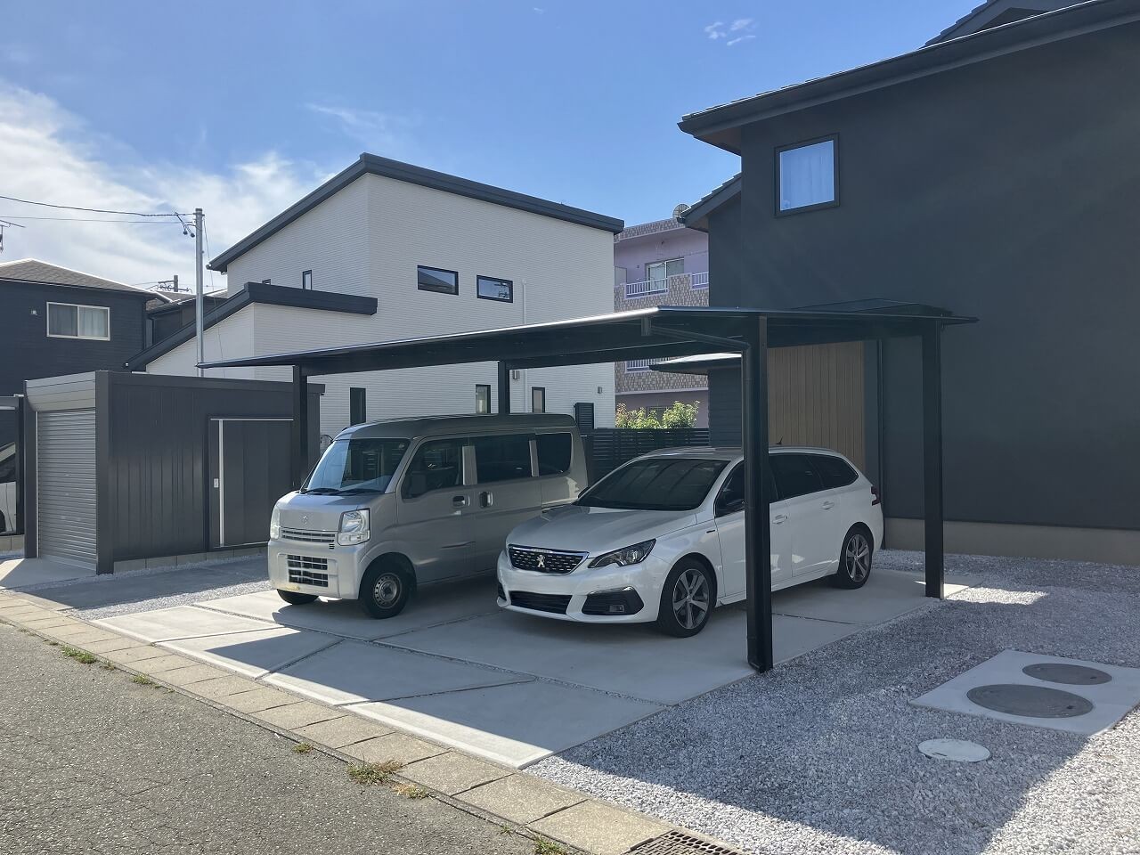 大切な車やバイクを守れるスタイリッシュでカッコいい新築外構です。｜浜松市の外構・エクステリア専門店 まろうど