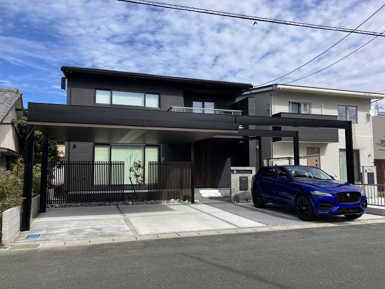 住まいと調和する、上質で重厚感のあるカーポート空間｜浜松市の外構・エクステリア専門店 まろうど