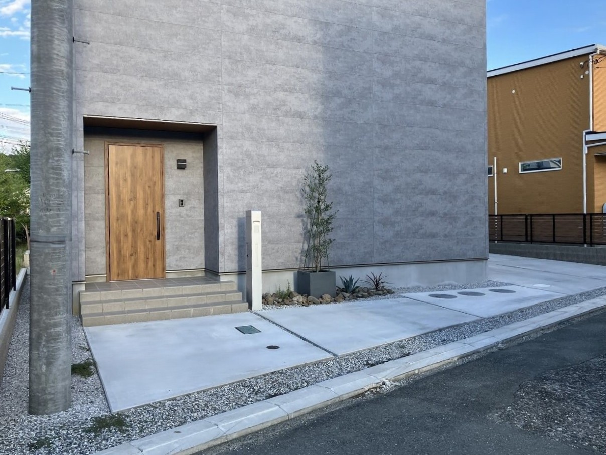 静かにかっこいい、余白のある外構｜浜松市の外構・エクステリア専門店 まろうど