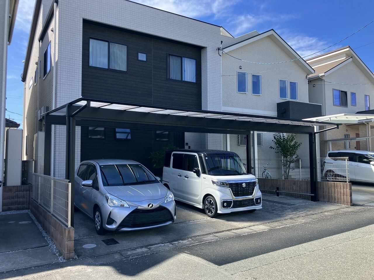 住まいの印象を引き締める、スカイリードの存在感｜浜松市の外構・エクステリア専門店 まろうど