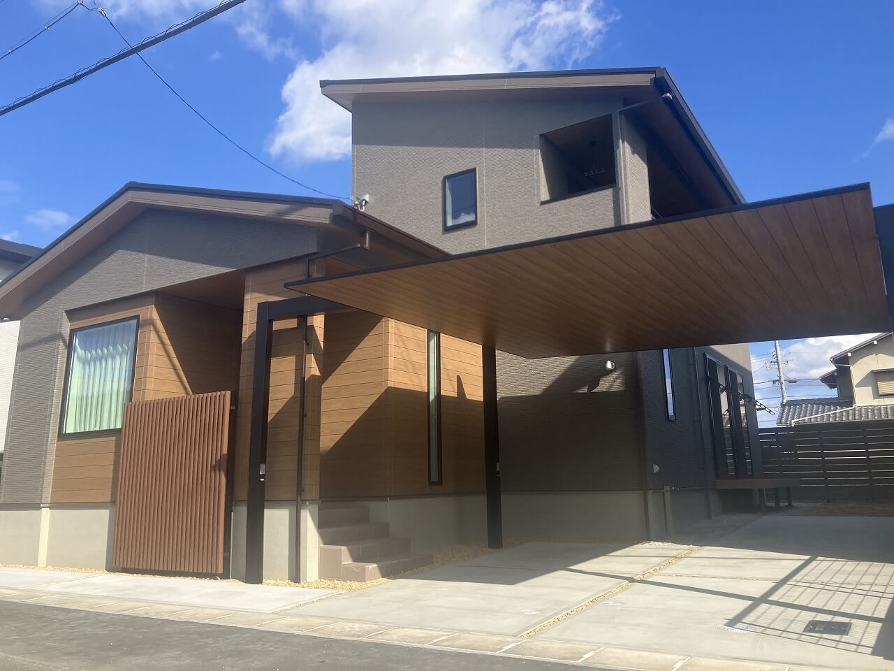 ブラウンを随所に効かせた、統一感のあるお庭｜浜松市の外構・エクステリア専門店 まろうど