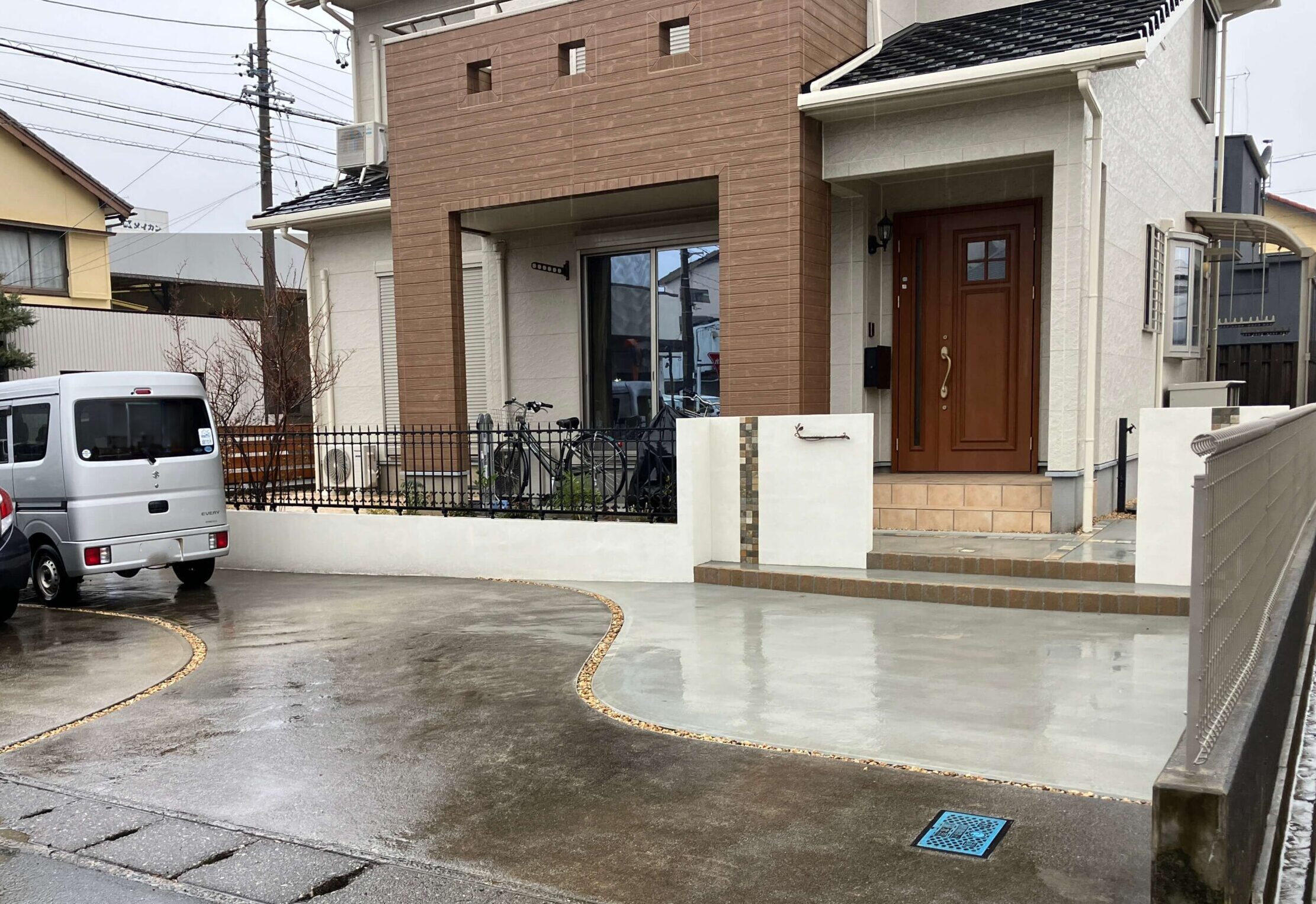 駐車場を拡張し、玄関廻りを華やかにリガーデン！｜浜松市の外構・エクステリア専門店 まろうど