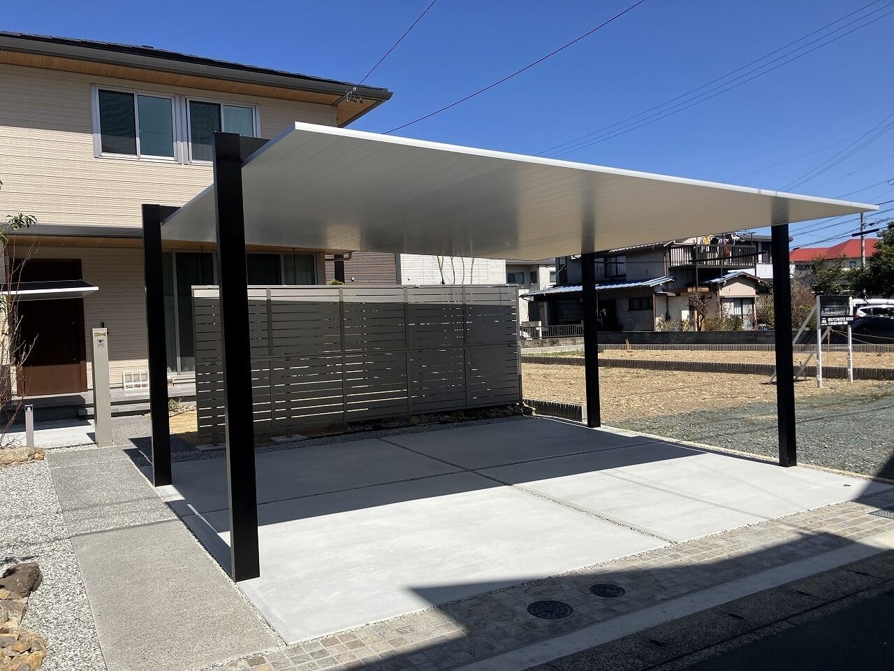 主役級カーポートSC。住まいの印象をぐっと引き上げる外構に。｜浜松市の外構・エクステリア専門店 まろうど